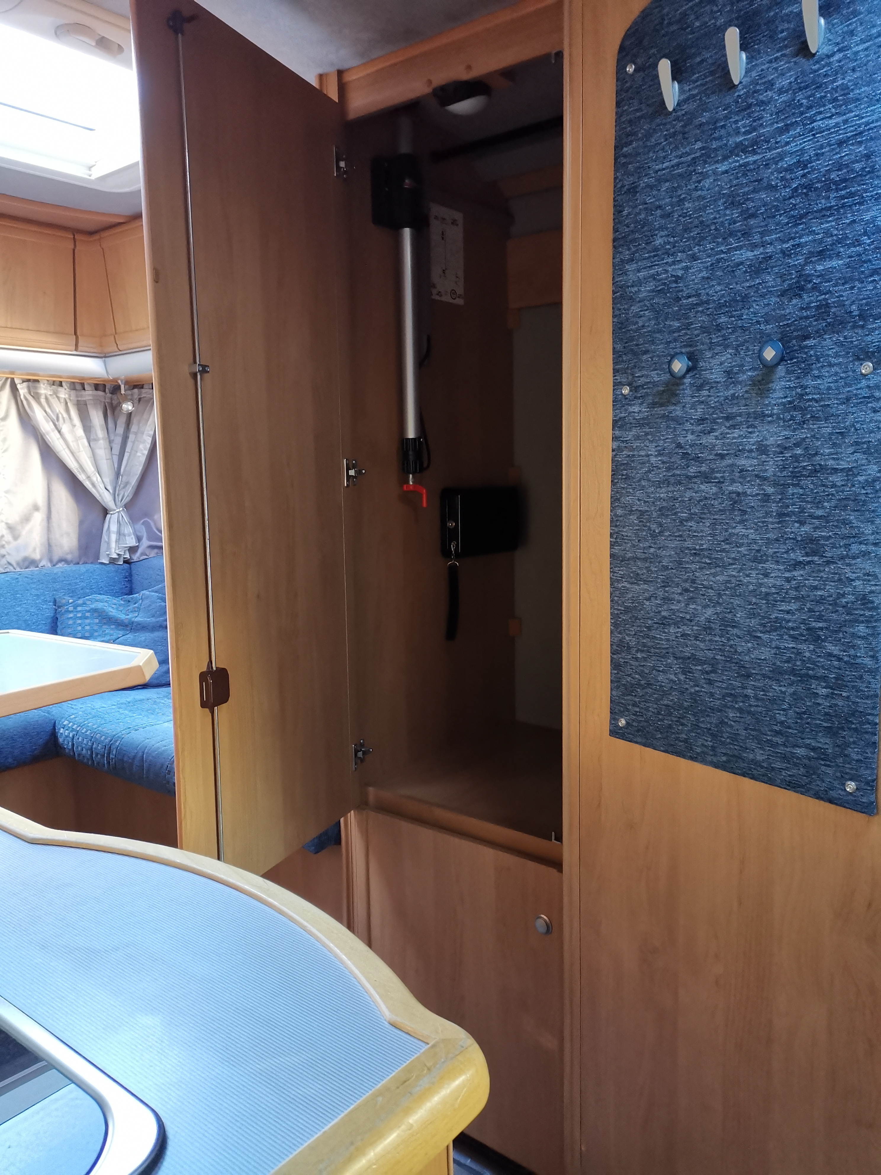 Blick in den Kleiderschrank