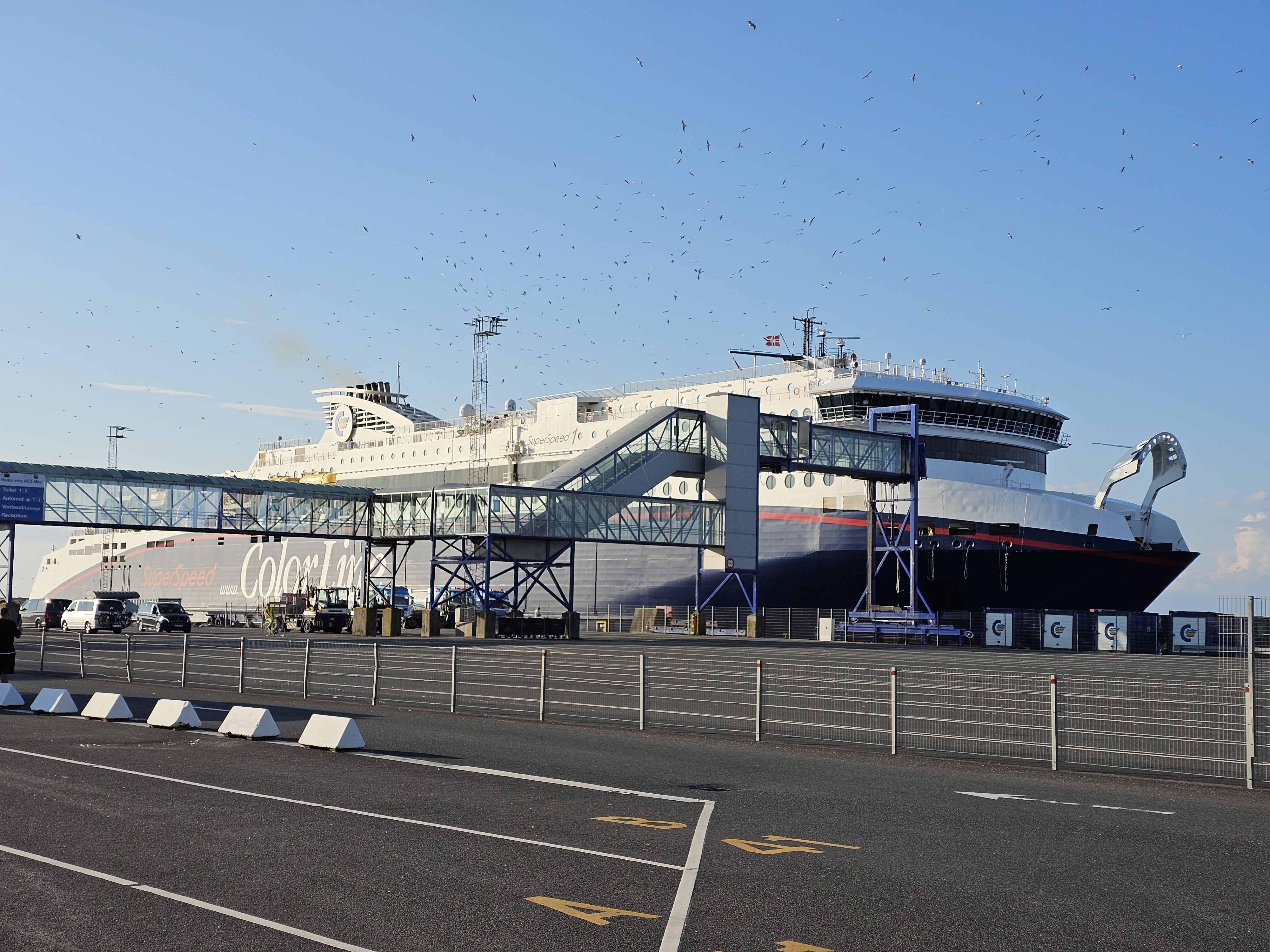 Ankunft der Fähre im Hafen
