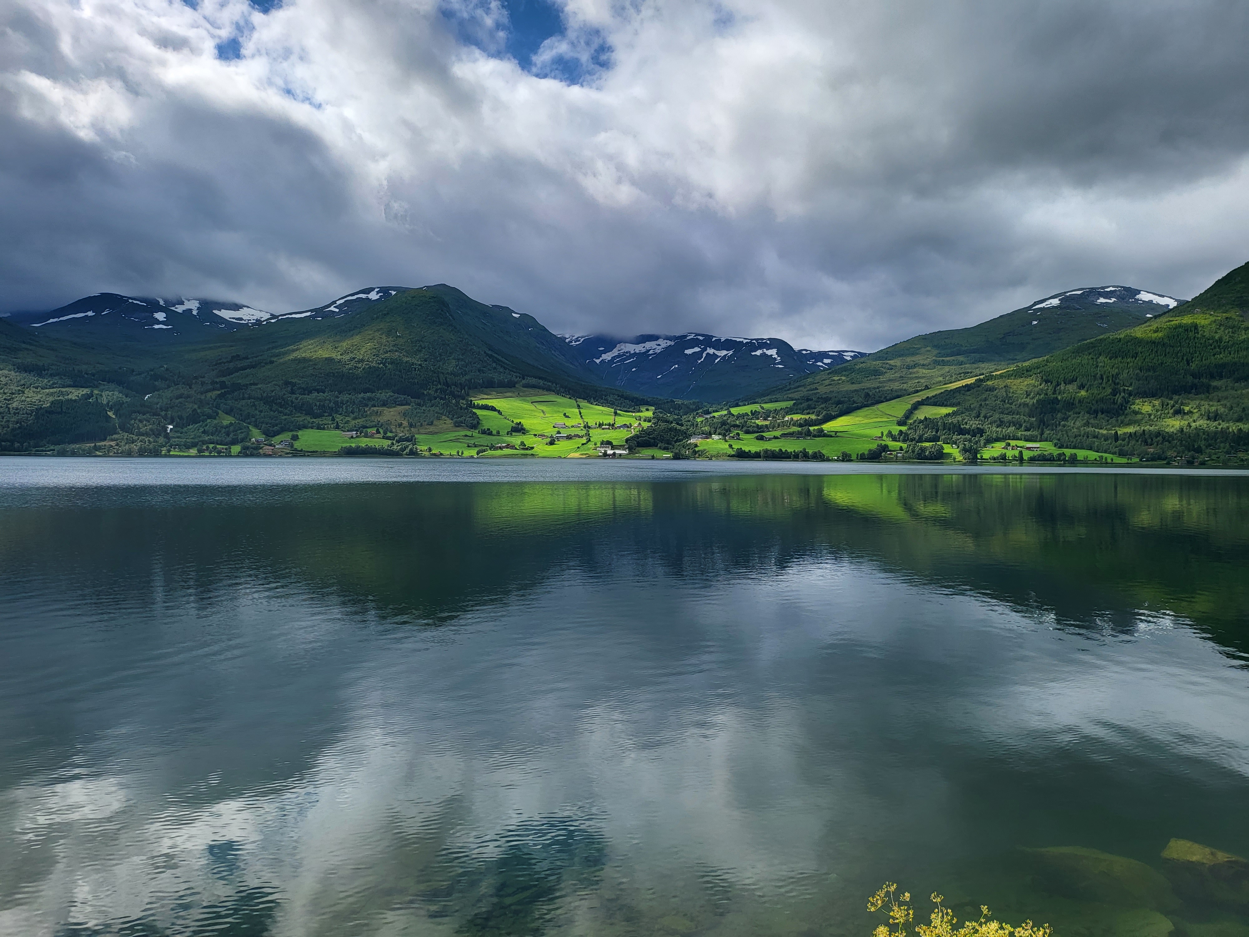 Wolkenverhangene Landschaft